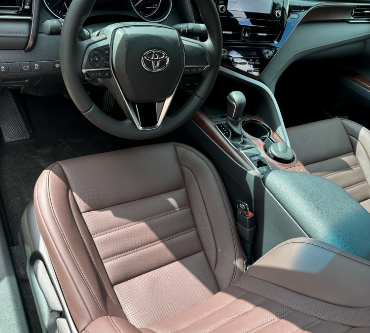 Toyota Camry — перешив всего салона автомобиля, аквапринт, покраска дисков, керамика, тонировка