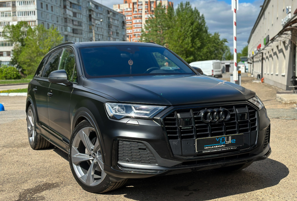 Бронирование кузова Audi Q7 матовой полиуретановой пленкой и бронирование оптики, тонировка