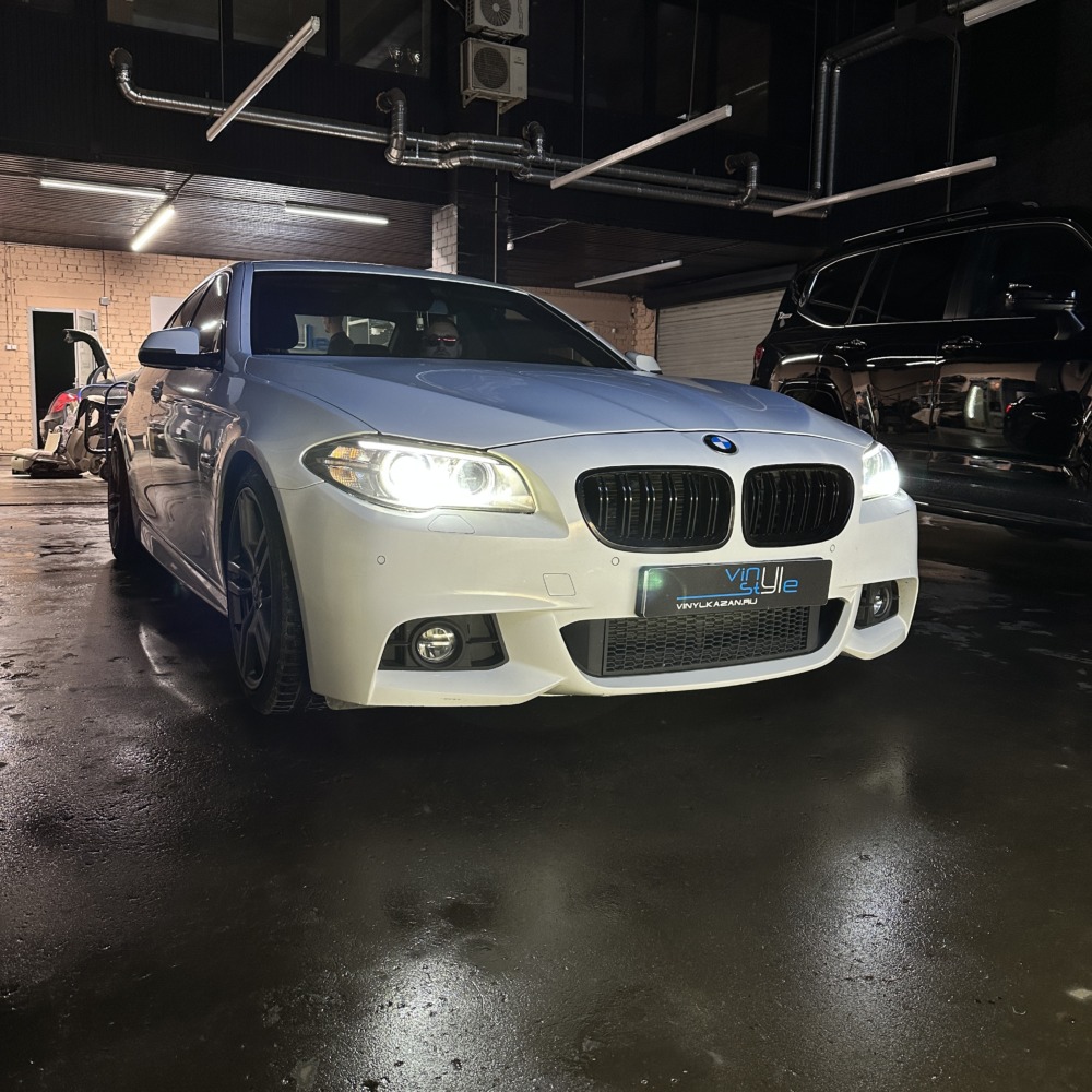 BMW 5 series f10 2014 года выпуска - установили мощные светодиодные Bi-Led  модули Aozoom K3 Night Dragon - Vinyl Style