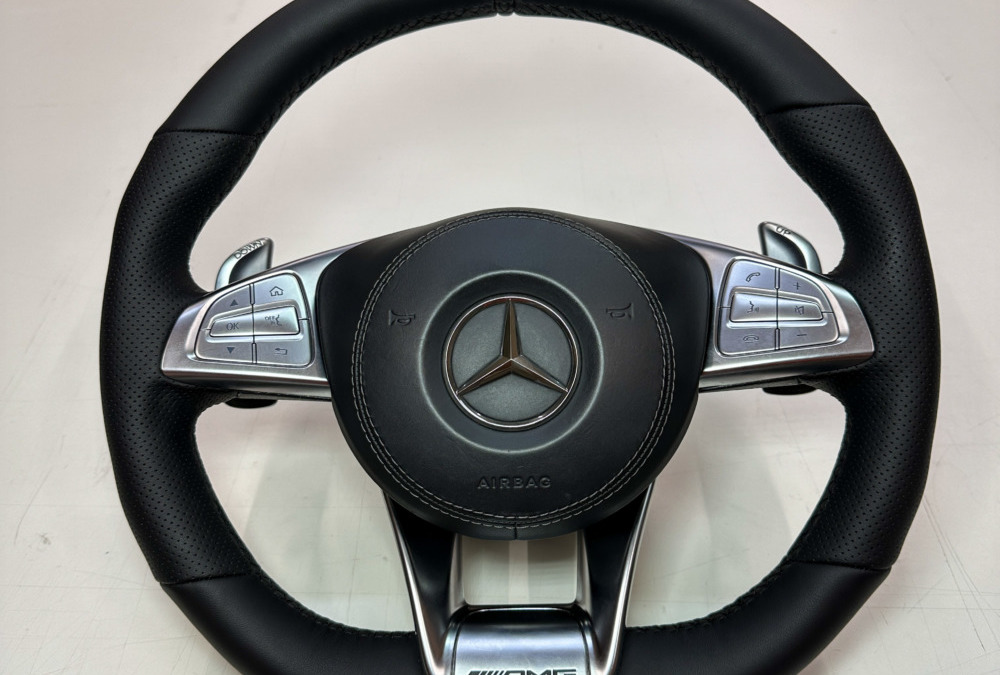 Перетянули изношенный руль Mercedes S560 под оригинал
