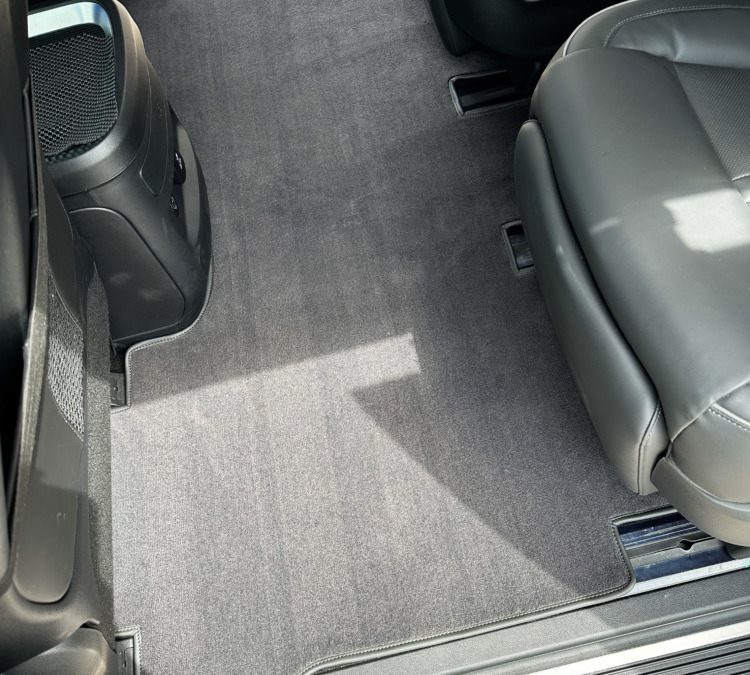 Hyundai Staria — пошив комплекта ковров оттенка антрацит