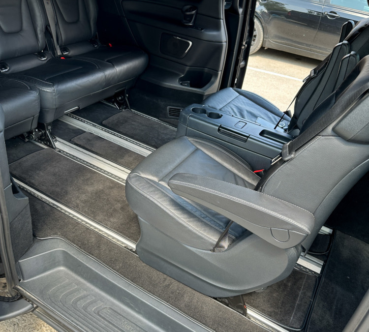 Mercedes V-class — шумоизоляция пола и сшили ворсовые ковры в салон