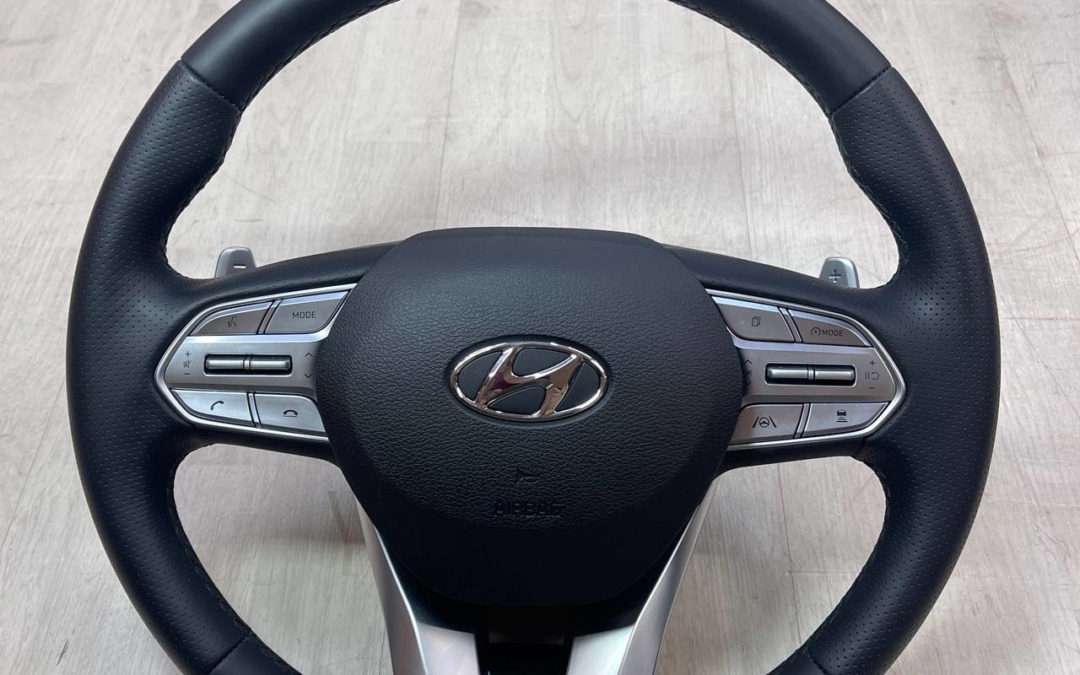 Hyundai Santa Fe — перетянули руль в экокожу под оригинал со вставками из псевдоперфорации с утолщением