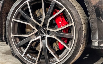 AUDI S7 — покраска тормозных суппортов в ярко-красный цвет