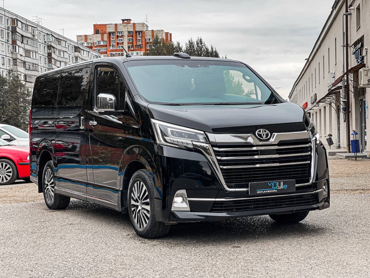 Перетяжка всего салона автомобиля Toyota Hiace - Vinyl Style