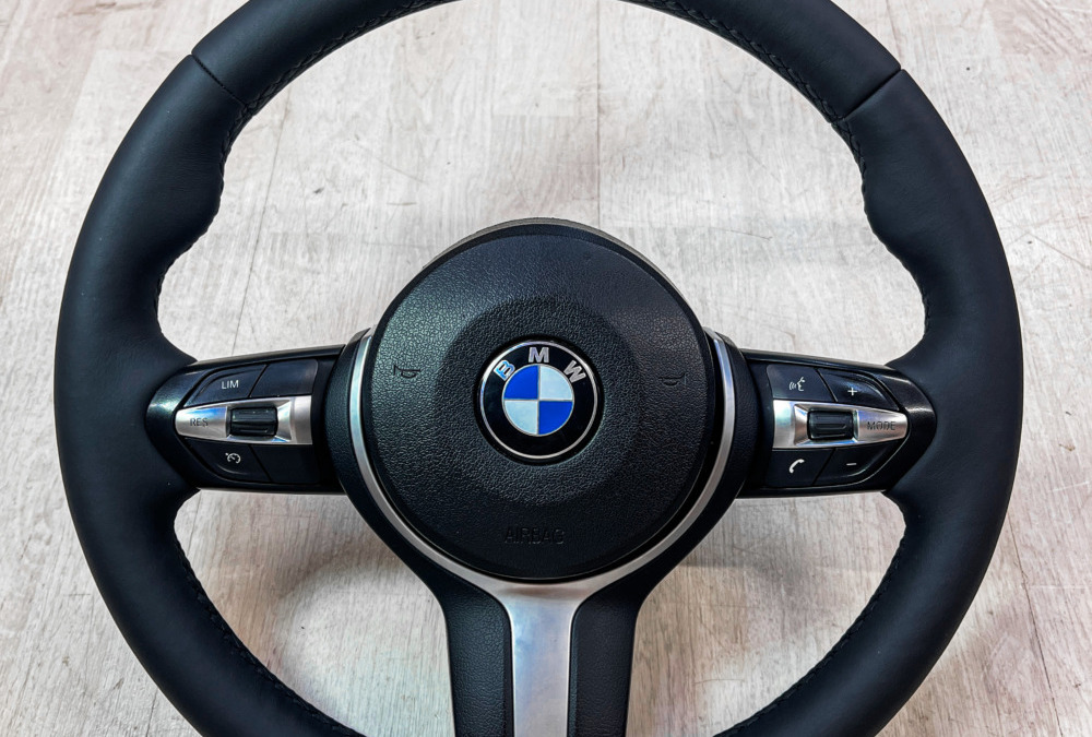 Перетянули руль автомобиля BMW 3 серии в натуральную кожу
