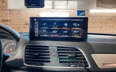 Заменили головное устройство на автомобиле Audi Q3 на новую мультимедиа на базе Android
