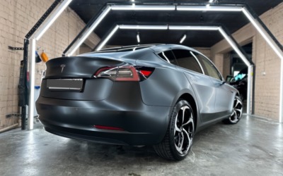 Бронирование кузова Tesla 3 матовой полиуретановой плёнкой, бронирование оптики и тонировка стекол