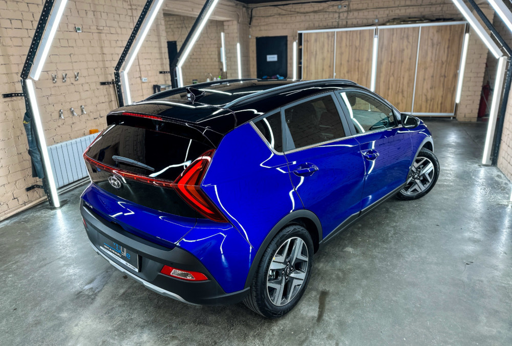Hyundai Bayon — перетяжка потолка, покраска потолочного пластика, шумоизоляция, автосигнализация StarLine S96
