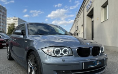 BMW 120 —  шумоизоляция и перетяжка салона автомобиля, установка мультимедиа и камеры заднего вида