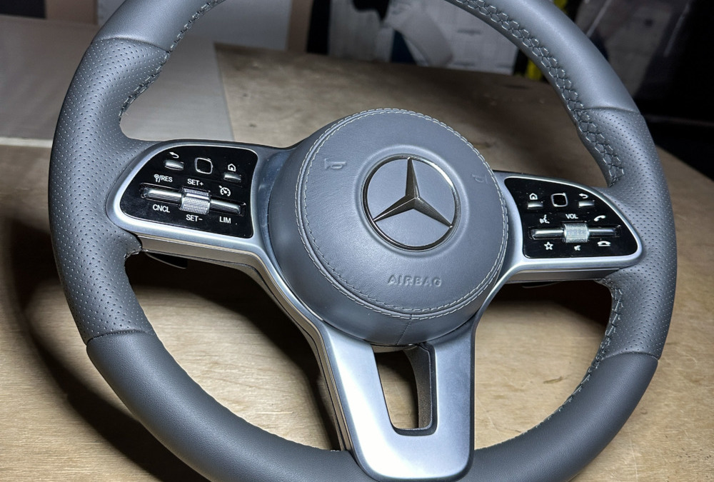 Перетяжка руля автомобиля Mercedes GLE экокожей антрацит с сохранением обогрева