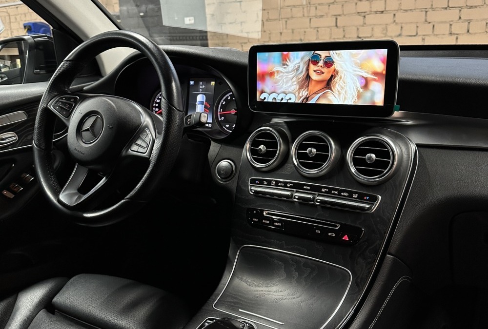 Mercedes GLC 300 — установили 10,2 дюймовую развлекательно-навигационную систему на базе Андроид 12
