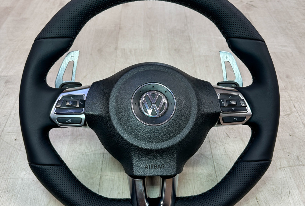 Перетяжка руля Volkswagen Scirocco в натуральную кожу с утолщением