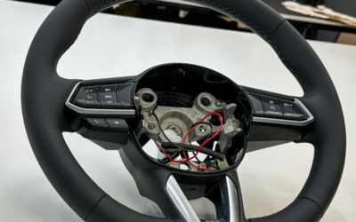 Перетяжка резинового руля Mazda CX-30 в натуральную кожу с монтажом нитей обогрева