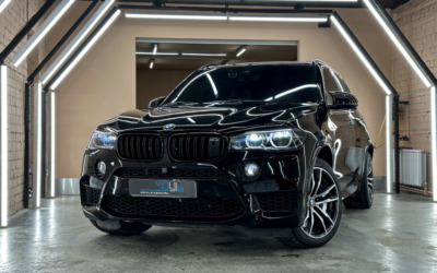 BMW X5M — бронирование черной цветной полиуретановой пленкой, перетяжка руля, бронирование фар, лобового