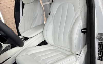 Перетяжка сидений и всего салона автомобиля BMW X6 натуральной кожей