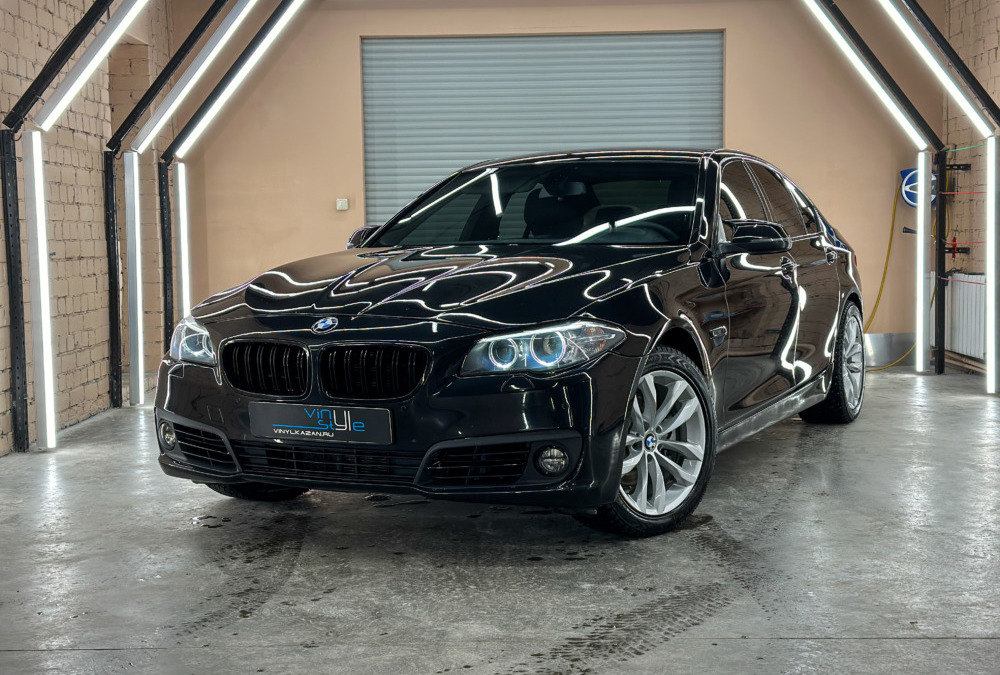 BMW 520i — перешив потолка и шумоизоляция, установка мультимедиа Android, камеры заднего вида, 2-х чиповых bi-led модулей Aozoom A10 и многое другое