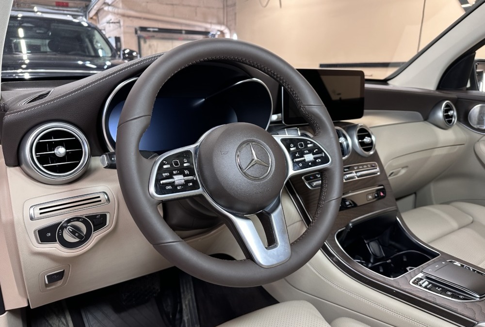 Отремонтировали водительское сиденье Mercedes GLC 300, перетяжка руля, оклейка крыши