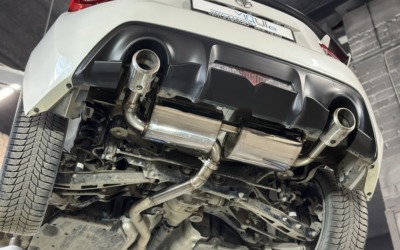 Сделали управляемый выхлоп на заслонке на автомобиле Toyota GT 86, перенастройка ЭБУ, сместили отсечку