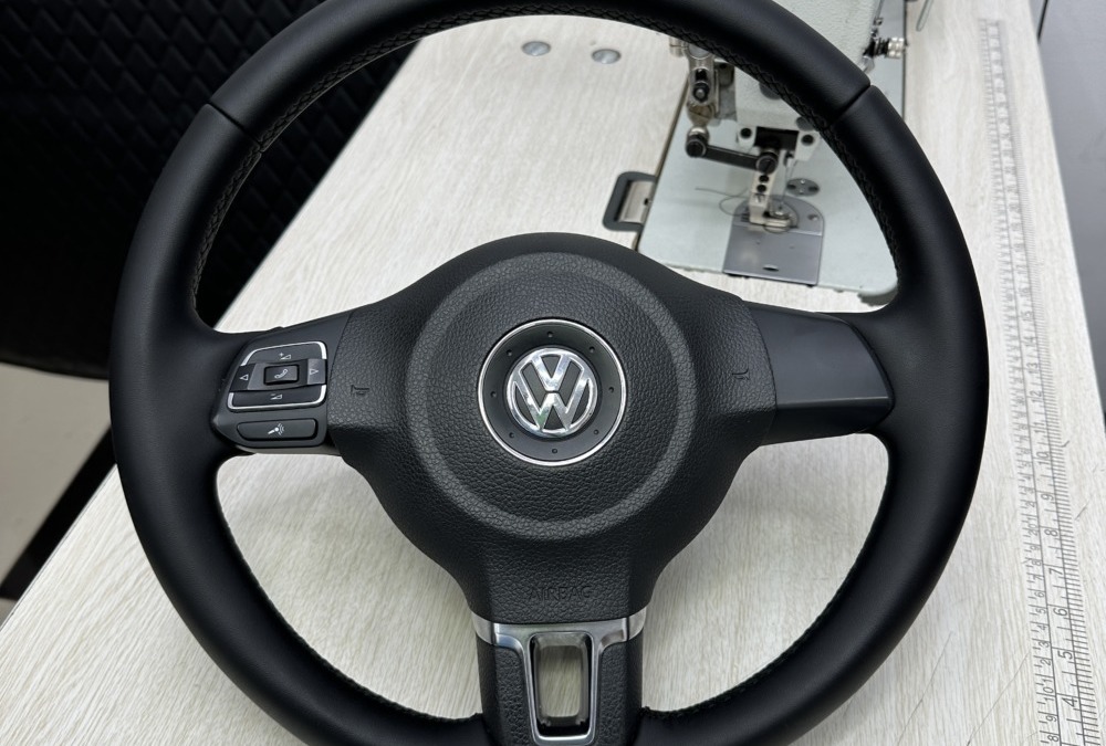 Перетяжка руля Volkswagen Polo в экокожу с небольшим утолщением