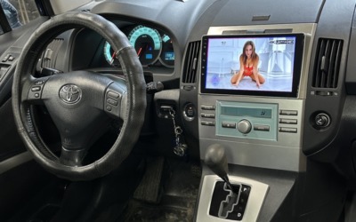 Toyota Corolla Verso 2016 года — установили мультимедиа на базе Андроид и камеру заднего вида
