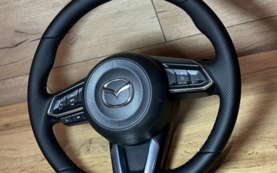 Перетяжка руля Mazda 3 в экокожу со вставками из псевдоперфорации