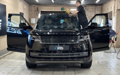 Забронировали лобовое стекло на новом Range Rover