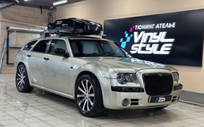 Оклейка кузова автомобиля Chrysler 300C пленкой песочного оттенка