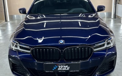 BMW 5 series — полировка и бронирование кузова, керамика, перетяжка руля и пошив ковриков