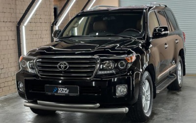 Toyota Land Cruiser 200 — полировка кузова с подкраской сколов, нанесение керамического состава