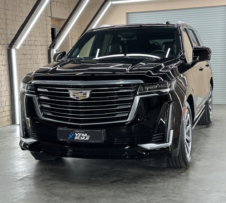 Cadillac Escalade — полировку кузова и нанесение керамического состава, пошив ковров в салон авто