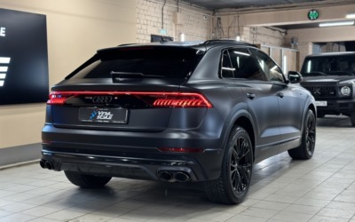 Бронирование кузова Audi SQ8 матовой полиуретановой пленкой, пошив ковров в салон автомобиля и целый ряд услуг