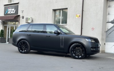 Бронирование кузова Range Rover матовой полиуретановой пленкой, обработка кожи в салоне защитным кремом