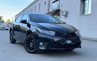 Toyota Corolla — полировка кузова и нанесение керамики, антихром, покраска масок фар, установка аудиосистемы