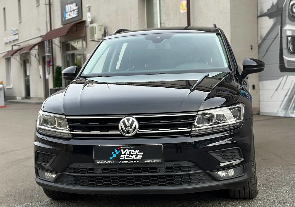 Volkswagen Tiguan — установили акустику, процессорный усилитель Hellion 6.80 и моноблок, пошив ковров