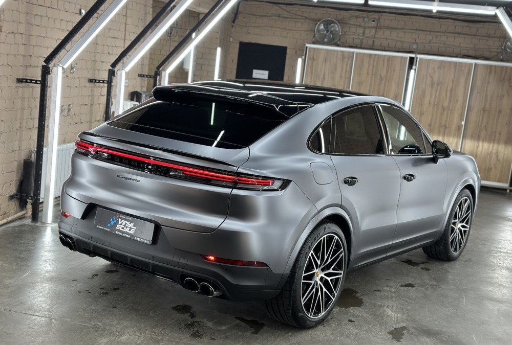 Porsche Cayenne Coupé — оклейка кузова цветной полиуретановой пленкой пленкой в сером цвете с матовой структурой