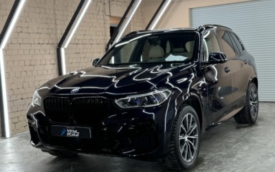 BMW X5 — реставрация кожи на водительском сиденье, убрали следы от джинс, полировка кузова и нанесение керамики