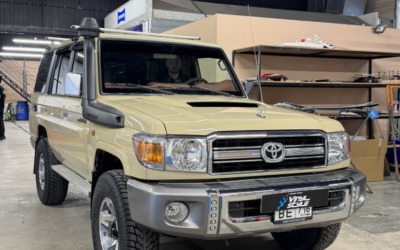 Toyota Land Cruiser 76  lx v8 2023 года — перетяжку руля и ручек КПП