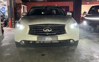 Вместо штатного ксенона Infiniti QX 70 установили bi-led модули Aozoom A4+