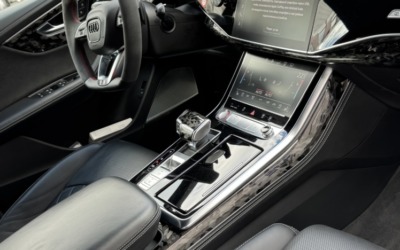 Ламинация деталей интерьера Audi SQ8 — кованый карбон