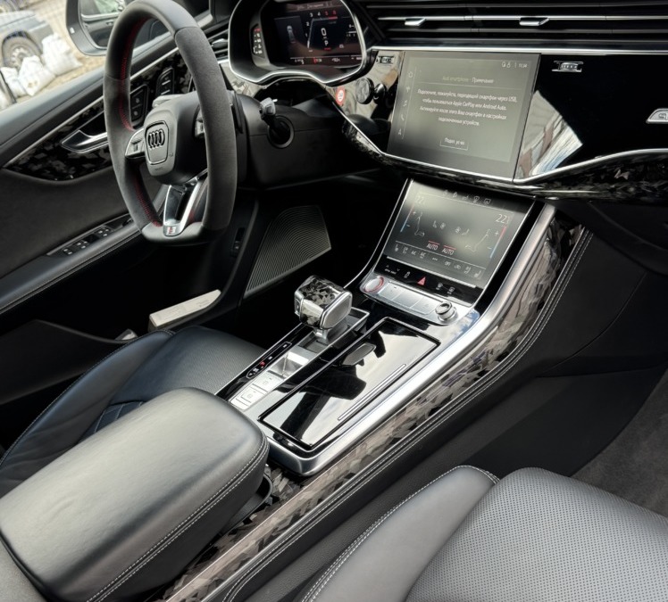 Ламинация деталей интерьера Audi SQ8 — кованый карбон