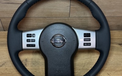 Перетяжка руля и ручки КПП Nissan Pathfinder в экокожу цвета антрацит