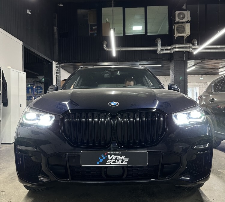BMW X5 2022 года — установили би-лед модули Aozoom A4+