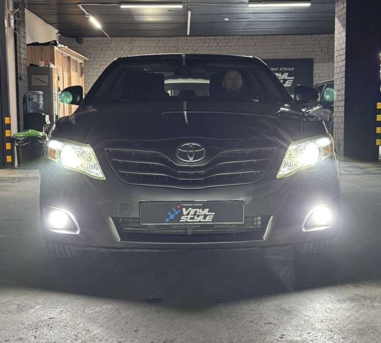 Улучшение света Toyota Camry 2011 года выпуска — установка би-лед модулей Aozoom K3 Knight Dragon