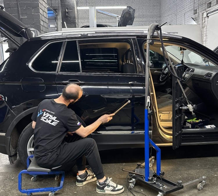 Ремонт вмятин без покраски — автомобиль Volkswagen Tiguan