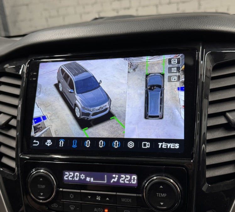 Mitsubishi Pajero Sport 2018 года — установили мультимедиа Teyes CC3 2K на Android и систему кругового обзора
