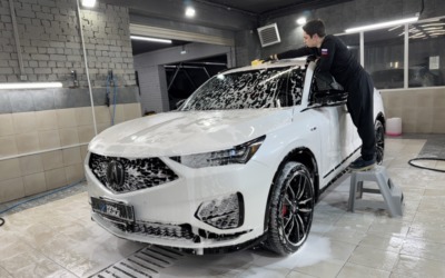 Двухфазная мойка автомобиля Acura с чисткой кузова от металлических вкраплений и битума