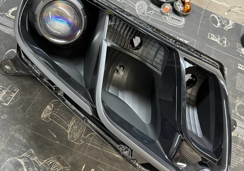 Lada Largus 2024 года — установка bi-led модулей Aozoom A3 max,  покраска масок фар и целый комплекс услуг