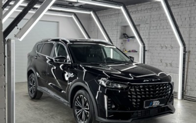 Jetour X70 — полировка кузова и нанесение керамики, убрали следы транспортной пленки и царапины