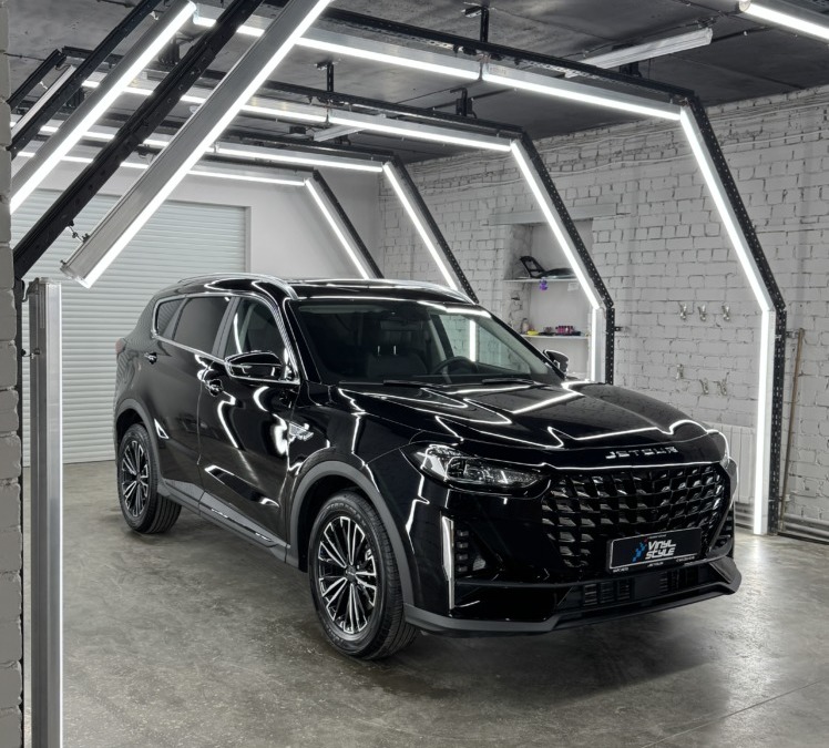 Jetour X70 — полировка кузова и нанесение керамики, убрали следы транспортной пленки и царапины